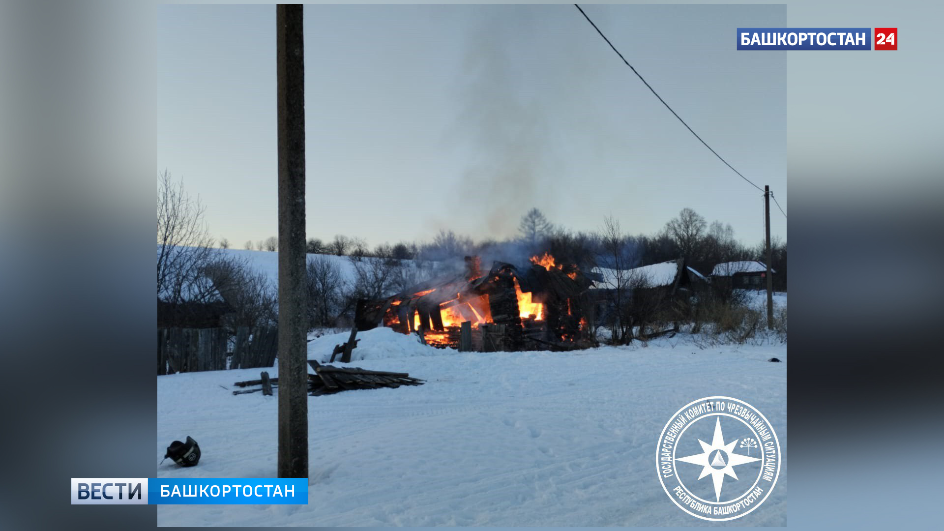 Пожарных везли на снегоходах к загоревшемуся дому в Башкирии