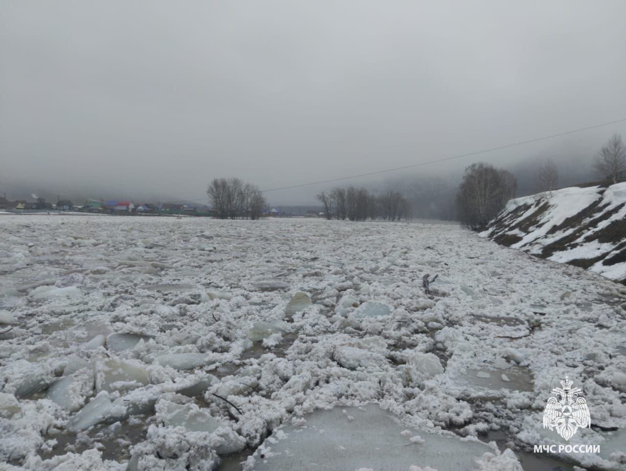 В реке Зилим уровень воды быстро поднялся из-за ледохода  | 0