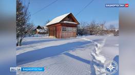 В садовом домике в Башкирии спасатели нашли замерзающую женщину